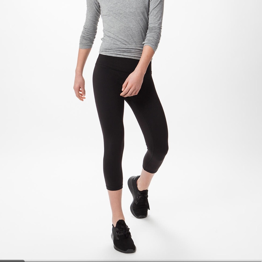 Black Lululemon crop leggings